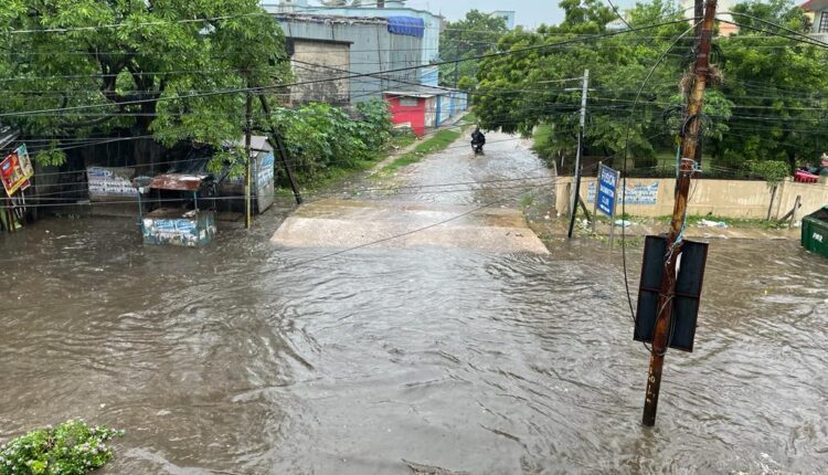 ଅସରାଏ ବର୍ଷାରେ ବୁଡିଲା ଭୁବନେଶ୍ୱର, ରାସ୍ତା ଲହଡ଼ି ଭାଙ୍ଗିଲା ପାଣି 