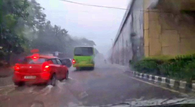 ଅସରାଏ ବର୍ଷାରେ ବୁଡିଲା ଭୁବନେଶ୍ୱର, ରାସ୍ତା ଲହଡ଼ି ଭାଙ୍ଗିଲା ପାଣି 