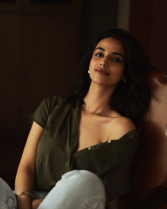 ହଟ୍ ଅବତାରରେ ନଜର ଆସିଲେ ଟଲିଉଡ୍ ଅଭିନେତ୍ରୀ ମିନାକ୍ଷୀ ଚୌଧୁରୀ 