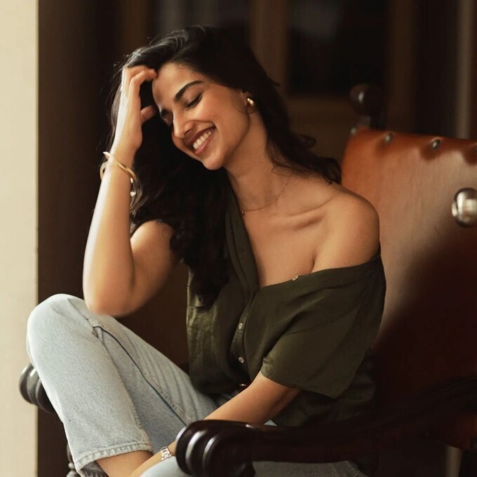 ହଟ୍ ଅବତାରରେ ନଜର ଆସିଲେ ଟଲିଉଡ୍ ଅଭିନେତ୍ରୀ ମିନାକ୍ଷୀ ଚୌଧୁରୀ 