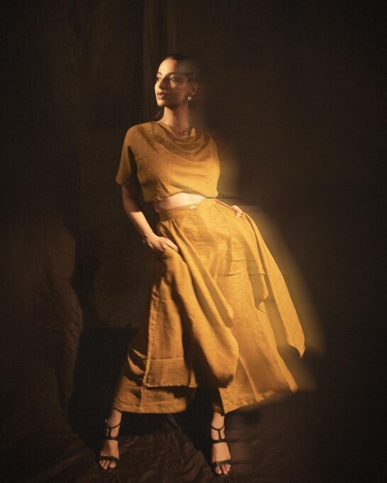 ହଟ୍ ଅବତାରରେ ନଜର ଆସିଲେ ଟଲିଉଡ୍ ଅଭିନେତ୍ରୀ ମିନାକ୍ଷୀ ଚୌଧୁରୀ 