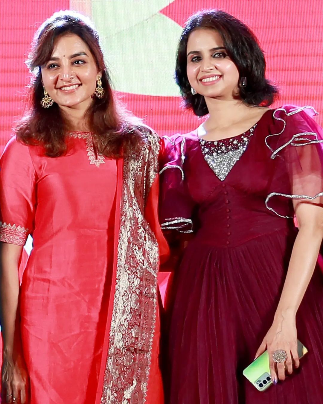 കൊറിയന്‍ വിട്ട് നാടനിലേക്ക് ചേക്കേറി ലേഡി സൂപ്പർ സ്റ്റാർ: കാലങ്ങള്‍ക്ക് ശേഷം മഞ്ജു വാര്യറുടെ ചുരിദാർ ചിത്രങ്ങള്‍