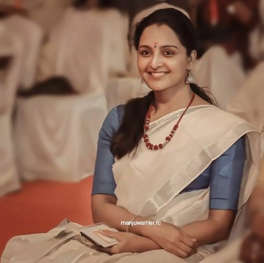 കൊറിയന്‍ വിട്ട് നാടനിലേക്ക് ചേക്കേറി ലേഡി സൂപ്പർ സ്റ്റാർ: കാലങ്ങള്‍ക്ക് ശേഷം മഞ്ജു വാര്യറുടെ ചുരിദാർ ചിത്രങ്ങള്‍