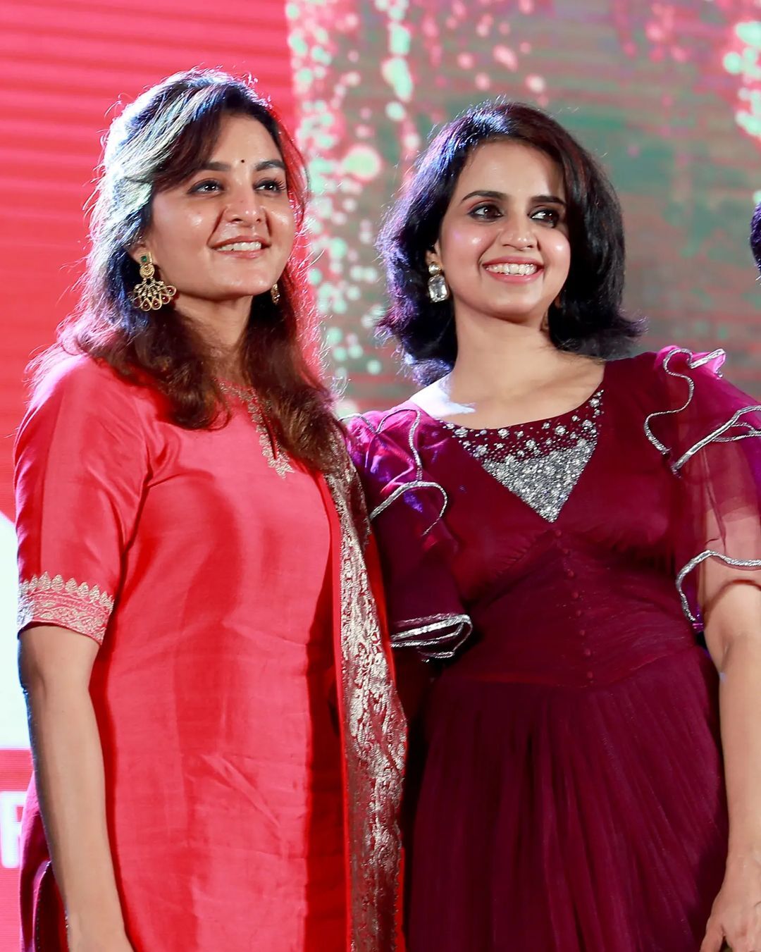 കൊറിയന്‍ വിട്ട് നാടനിലേക്ക് ചേക്കേറി ലേഡി സൂപ്പർ സ്റ്റാർ: കാലങ്ങള്‍ക്ക് ശേഷം മഞ്ജു വാര്യറുടെ ചുരിദാർ ചിത്രങ്ങള്‍