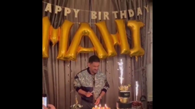 ଦେଖନ୍ତୁ, କେମିତି ଜନ୍ମଦିନ ପାଳିଲେ ଧୋନି...