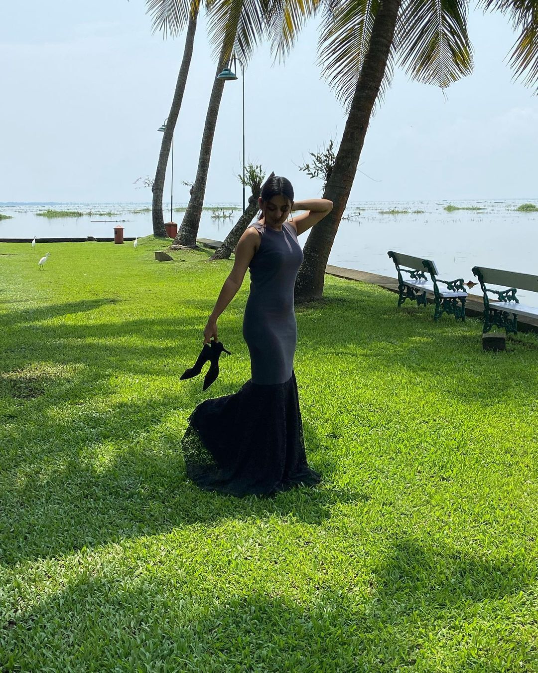 പല വേഷത്തില്‍, പല നിറത്തില്‍ നിറഞ്ഞാടി എസ്തർ: വൈറലായി പുത്തന്‍ ചിത്രങ്ങള്‍