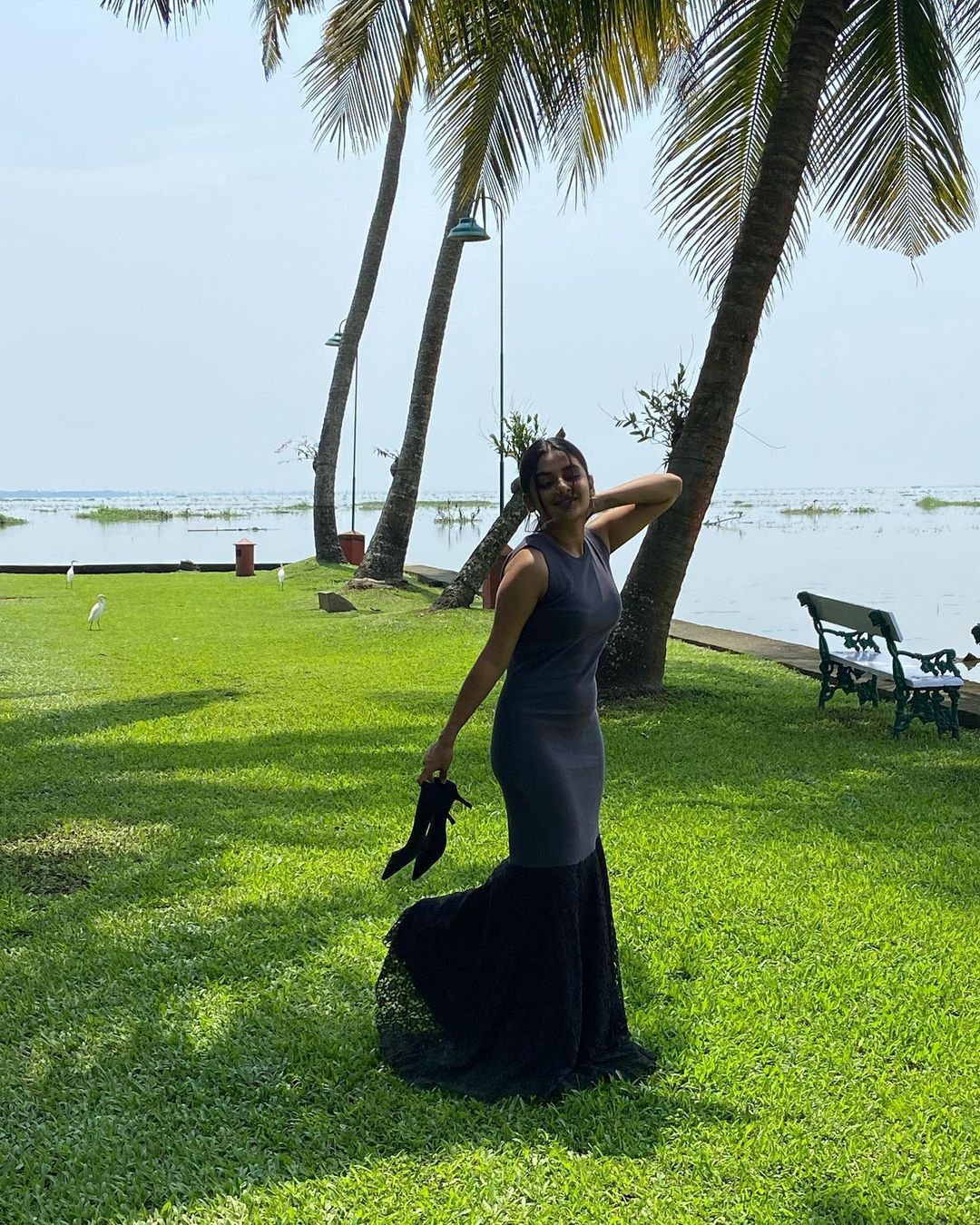 പല വേഷത്തില്‍, പല നിറത്തില്‍ നിറഞ്ഞാടി എസ്തർ: വൈറലായി പുത്തന്‍ ചിത്രങ്ങള്‍