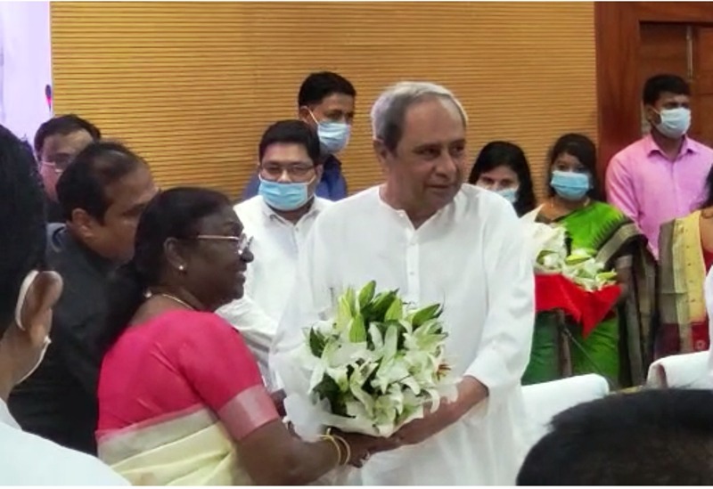 ନବୀନ ନିବାସରେ ମଧ୍ୟାହ୍ନ ଭୋଜନ କଲେ ରାଷ୍ଟ୍ରପତି ପ୍ରାର୍ଥୀ ଦ୍ରୌପଦୀ ମୁର୍ମୁ 