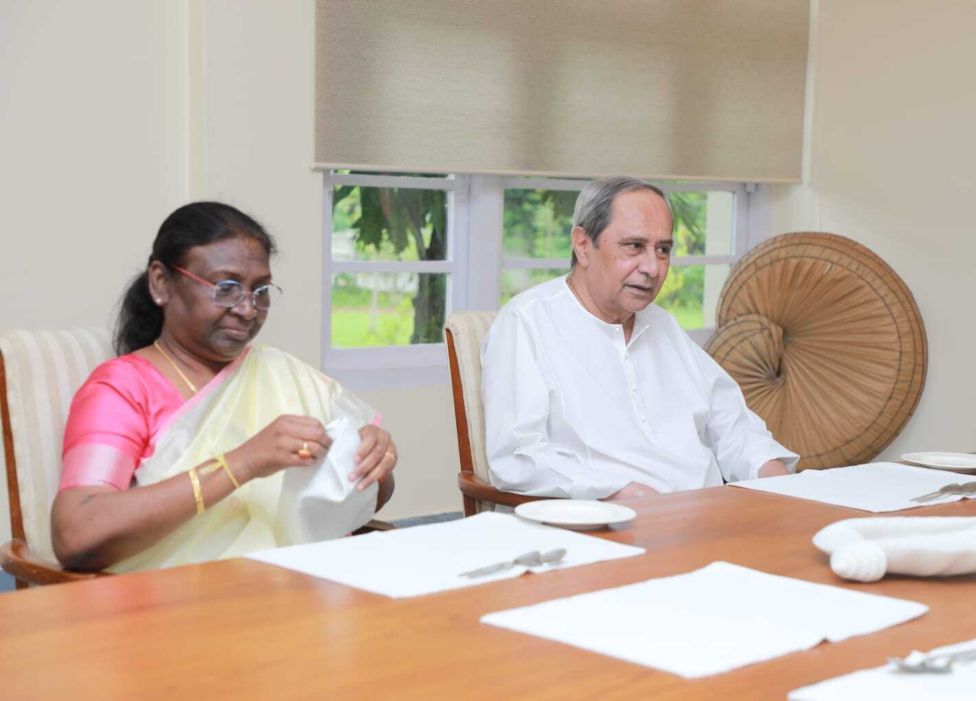 ନବୀନ ନିବାସରେ ମଧ୍ୟାହ୍ନ ଭୋଜନ କଲେ ରାଷ୍ଟ୍ରପତି ପ୍ରାର୍ଥୀ ଦ୍ରୌପଦୀ ମୁର୍ମୁ 