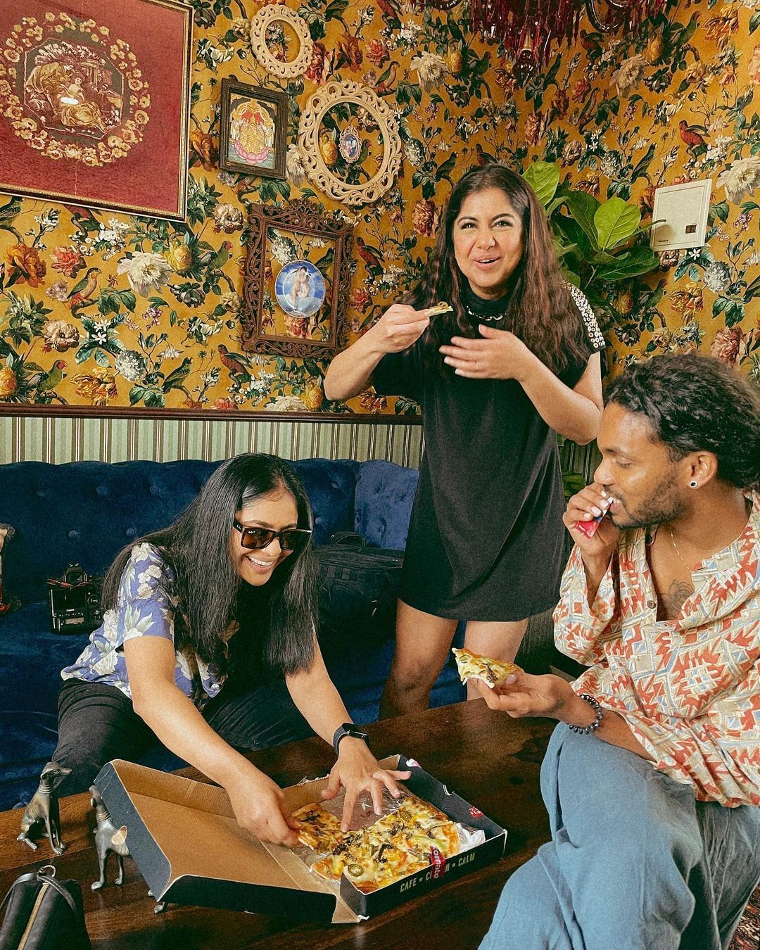  ആരംഭിക്കലാമാ..പിസ തിന്ന് ആഘോഷിച്ച് ശ്രിന്ദയും മീര നന്ദനും...ചിത്രങ്ങൾ വൈറൽ