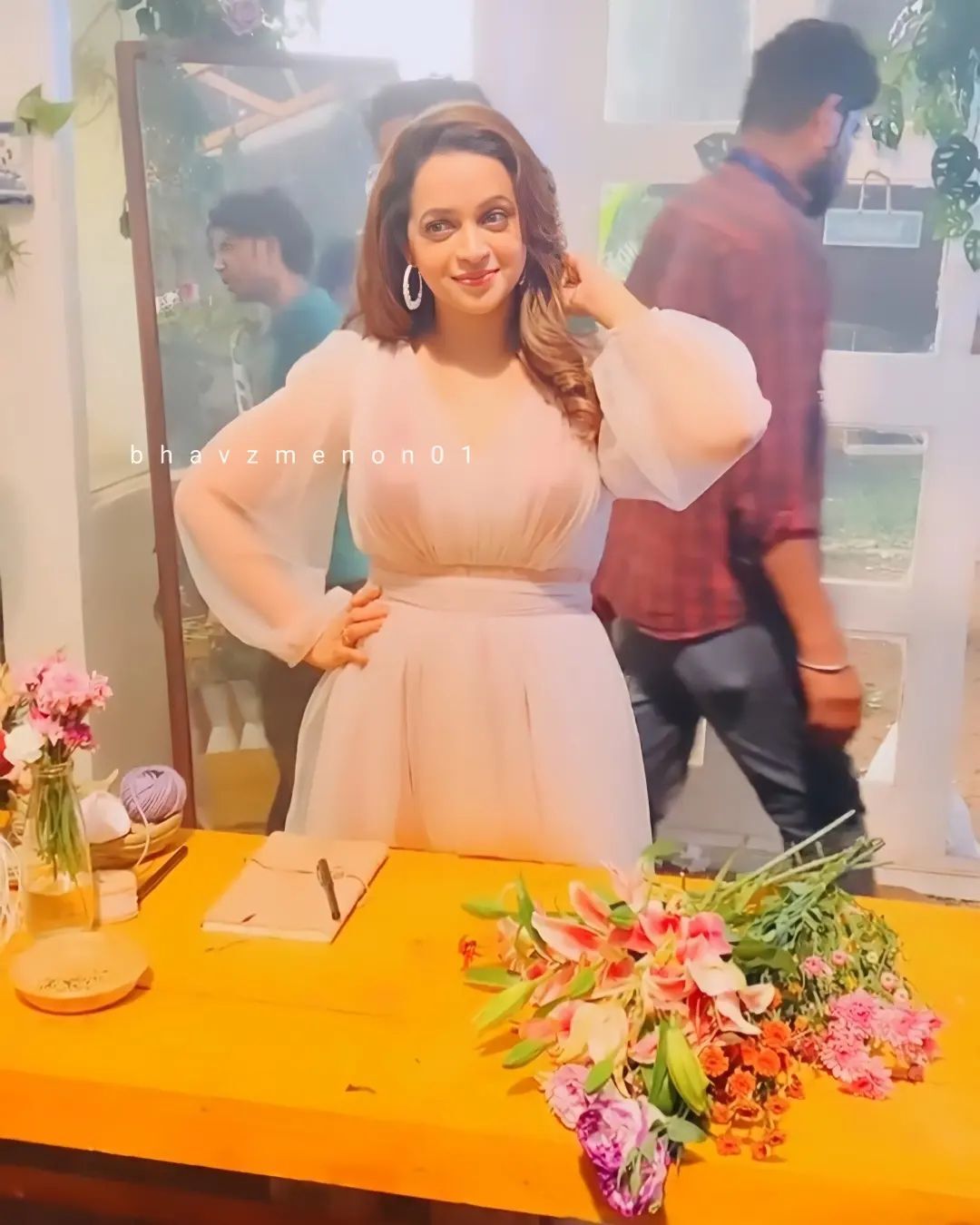   മഞ്ജു മാറ്റിപിടിച്ച ലുക്ക് ഭാവന ഏറ്റെടുത്തോ? ഇവിടെ ഏത് ലുക്കും വഴങ്ങുമല്ലോ..പൊളി ചിത്രങ്ങൾ