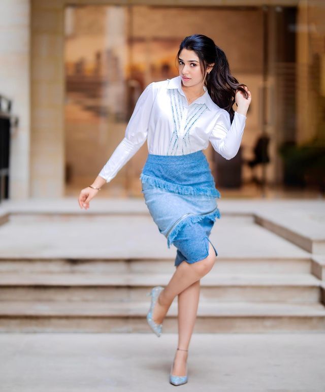 కృతిశెట్టి మైమరిపించే అందాలు