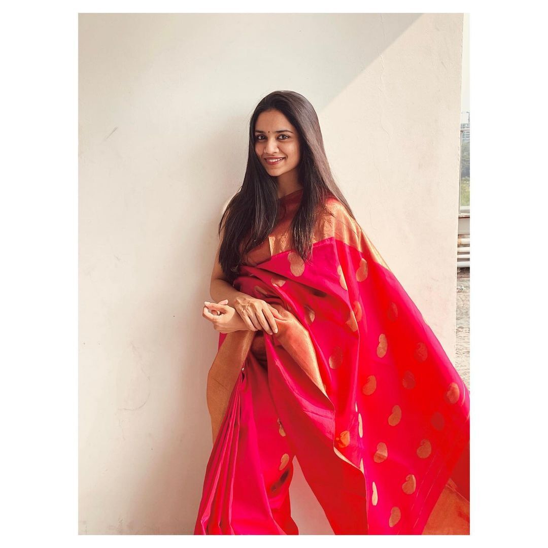 അച്ഛന്റെ കൈപിടിച്ച് മീനൂട്ടി: മിഴിവേകി ഫ്‌ളോറല്‍ അനാര്‍ക്കലിയും, മീനാക്ഷി ദിലീപിന്റെ ചിത്രങ്ങള്‍ വൈറല്‍