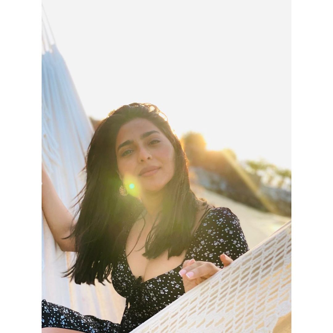  സൗന്ദര്യം വല്ലാതെ കൂടുന്നുണ്ട്..ഇത് ഐശ്വര്യ ലക്ഷ്മിയുടെ മരണമാസ് ലുക്ക്..അമ്പരന്ന് ആരാധകർ