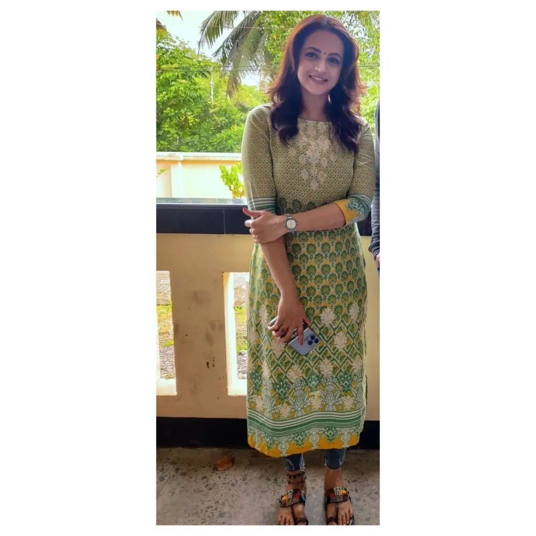  ബിരിയാണി വിളമ്പി ഭാവന..കൈയ്യടിച്ച് ഷറഫുദ്ദീൻ..വൈറലായി വിഡിയോയും ചിത്രങ്ങളും