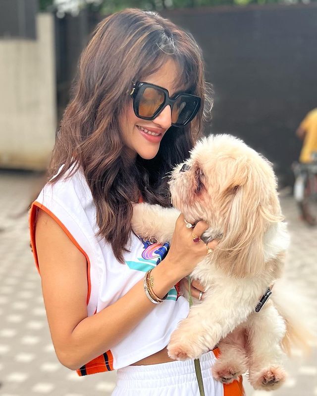 अपने डॉगी के साथ कुछ इस तरह नजर आईं नुसरत जहां, फैंस बोले- काश भगवान ने हमें भी....