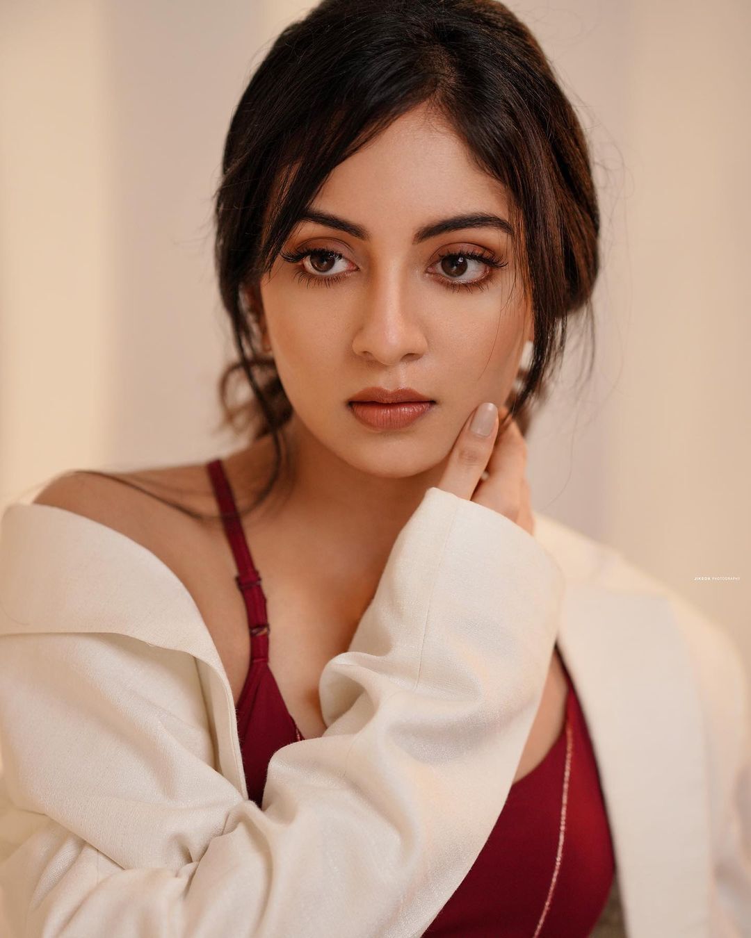 ഗ്ലാമർ ലുക്കില്‍ ഞെട്ടിച്ച് താരപുത്രി: ആരാധകർ ഏറ്റെടുത്ത് ഇഷാനി കൃഷ്ണയുടെ പുതിയ ചിത്രങ്ങള്‍