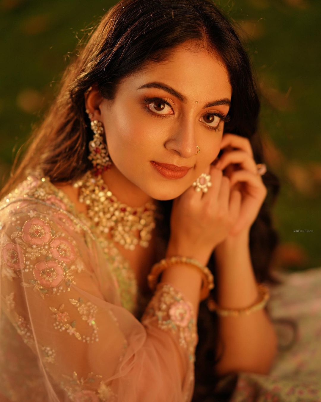 ഗ്ലാമർ ലുക്കില്‍ ഞെട്ടിച്ച് താരപുത്രി: ആരാധകർ ഏറ്റെടുത്ത് ഇഷാനി കൃഷ്ണയുടെ പുതിയ ചിത്രങ്ങള്‍