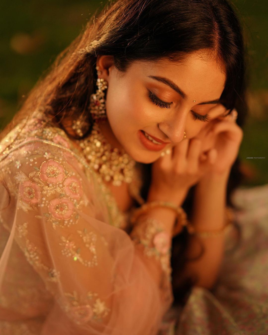 ഗ്ലാമർ ലുക്കില്‍ ഞെട്ടിച്ച് താരപുത്രി: ആരാധകർ ഏറ്റെടുത്ത് ഇഷാനി കൃഷ്ണയുടെ പുതിയ ചിത്രങ്ങള്‍