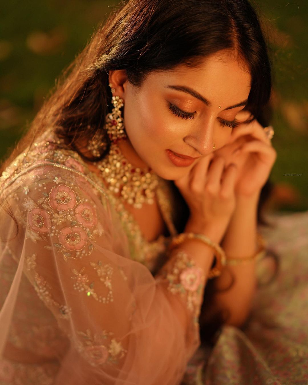 ഗ്ലാമർ ലുക്കില്‍ ഞെട്ടിച്ച് താരപുത്രി: ആരാധകർ ഏറ്റെടുത്ത് ഇഷാനി കൃഷ്ണയുടെ പുതിയ ചിത്രങ്ങള്‍