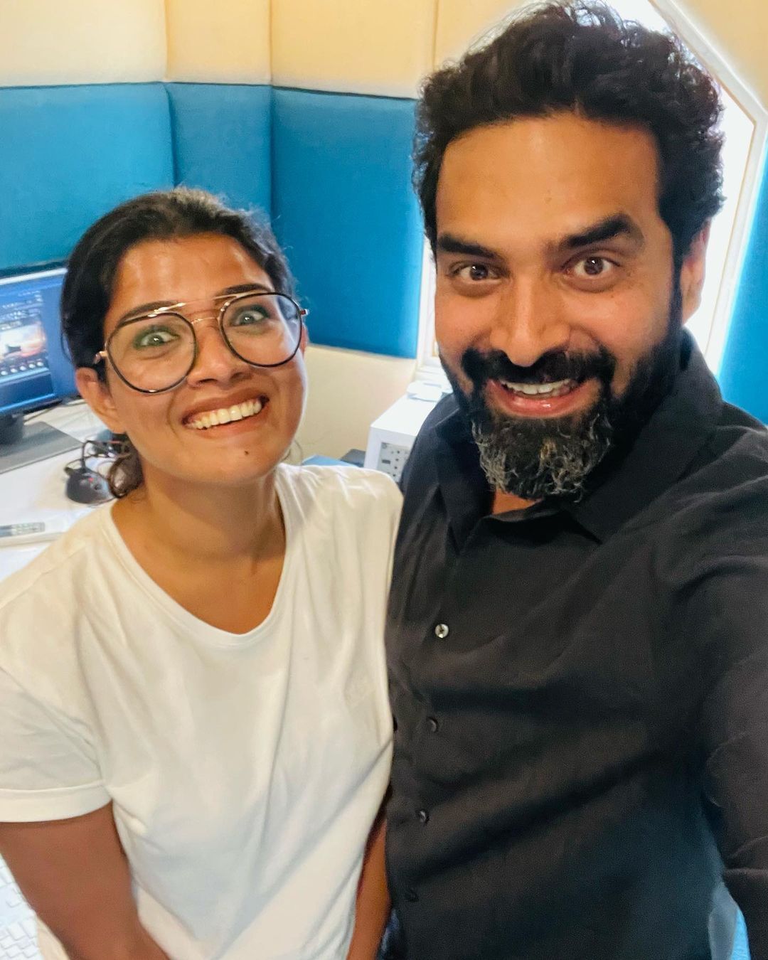  ചുംബിക്കാനൊരുങ്ങി പ്രണയാർദ്രമായി നിൽക്കുന്ന അമൃതയും ഗോപി സുന്ദറും ..സദാചാരക്കാരുടെ വായടിപ്പിച്ച് വീണ്ടും ചിത്രങ്ങൾ..വൈറൽ 