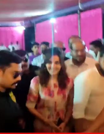 സിംപിള്‍ ലുക്കില്‍ കല്യാണ വേദിയില്‍  നിറഞ്ഞാടി മഞ്ജു വാര്യർ: വൈറലായി ചിത്രങ്ങള്‍