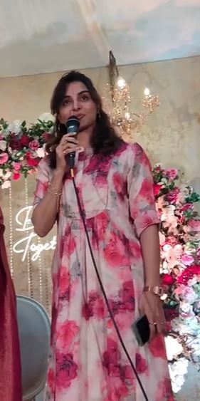 സിംപിള്‍ ലുക്കില്‍ കല്യാണ വേദിയില്‍  നിറഞ്ഞാടി മഞ്ജു വാര്യർ: വൈറലായി ചിത്രങ്ങള്‍