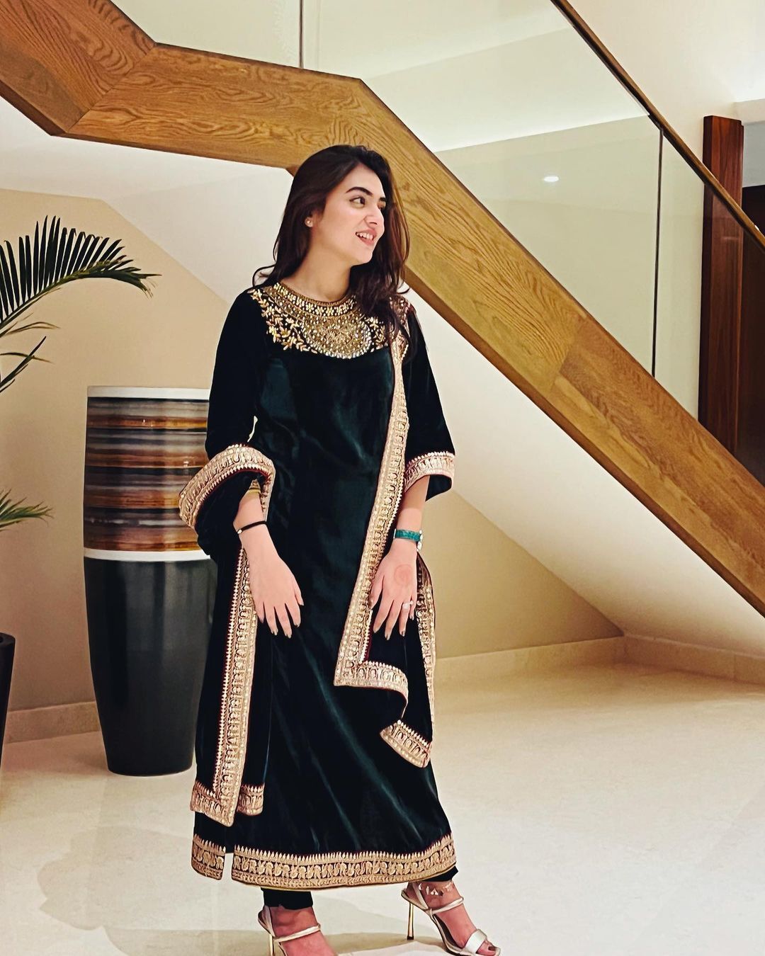  'നസ്രിയ ഇങ്ങനെ ഇടയ്ക്കിടെ ഞെട്ടിക്കും..എങ്ങനെയെന്നല്ലേ? ഈ ഫോട്ടോസ് കണ്ടുനോക്കൂ...വൈറൽ