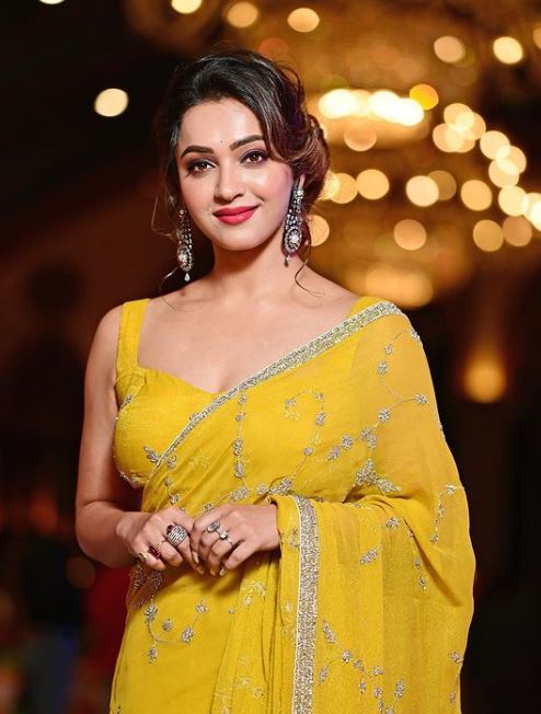 Ajablanarli darajada chiroyli va nozik jinsiy aloqani onlayn tomosha qiling. Taxtlar oyini jinsiy aloqa sahnalari