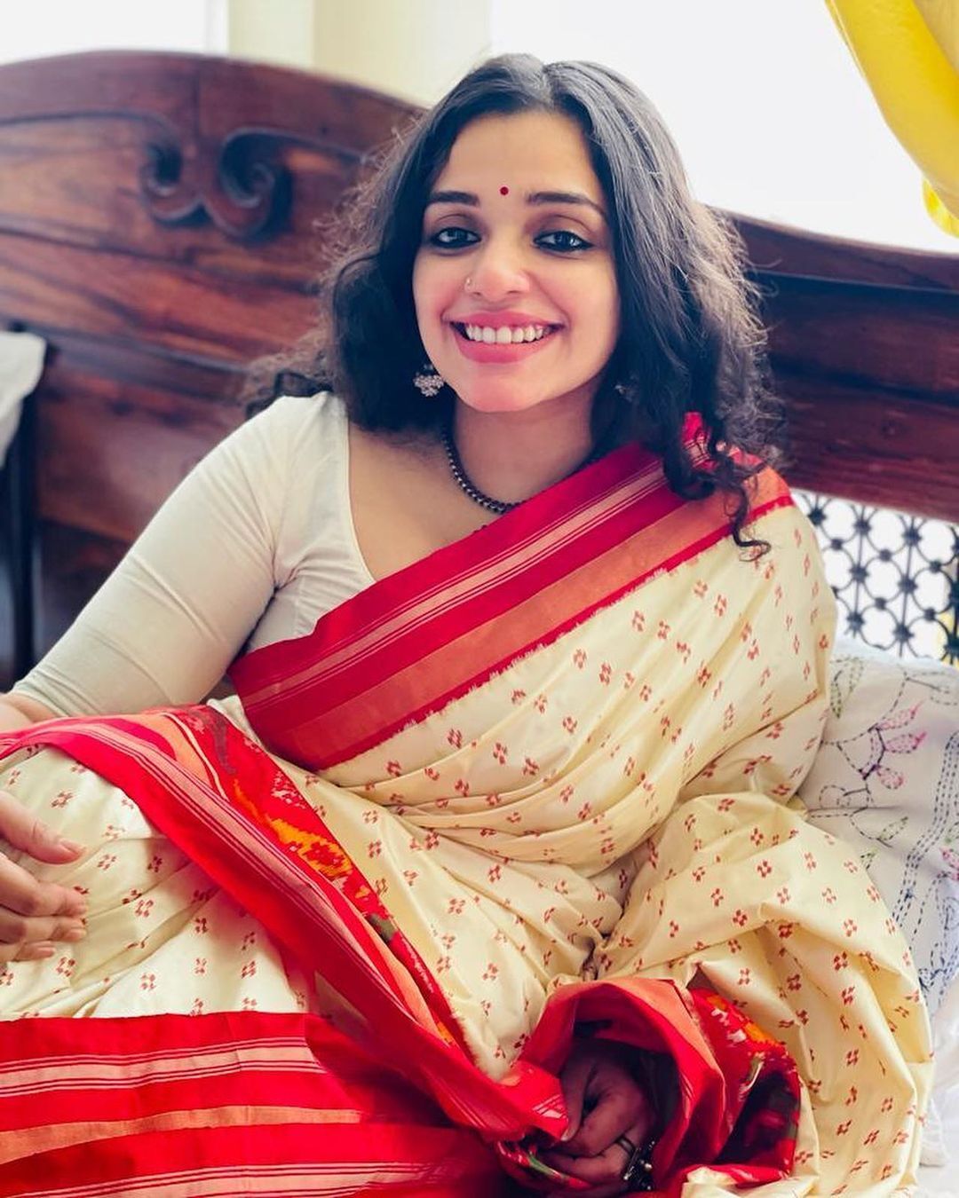 സാരിയില്‍ സ്റ്റൈലന്‍ ലുക്കില്‍ ആന്‍ അഗസ്റ്റിന്‍: അതിഗംഭീരമെന്ന് ആരാധകർ