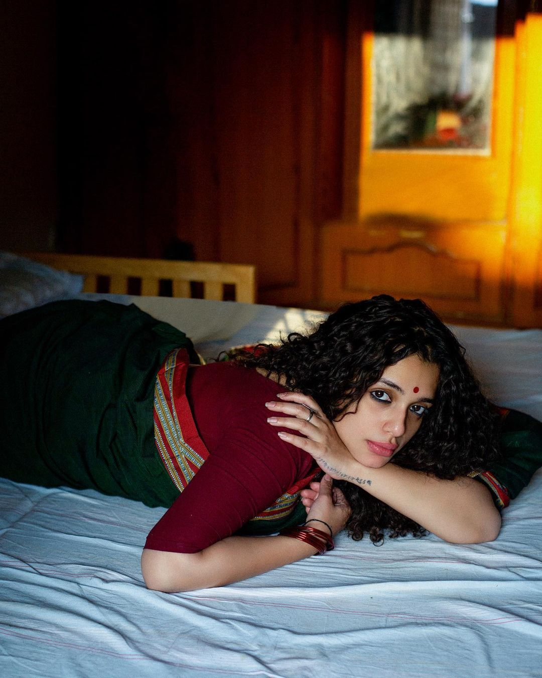 സാരിയില്‍ സ്റ്റൈലന്‍ ലുക്കില്‍ ആന്‍ അഗസ്റ്റിന്‍: അതിഗംഭീരമെന്ന് ആരാധകർ