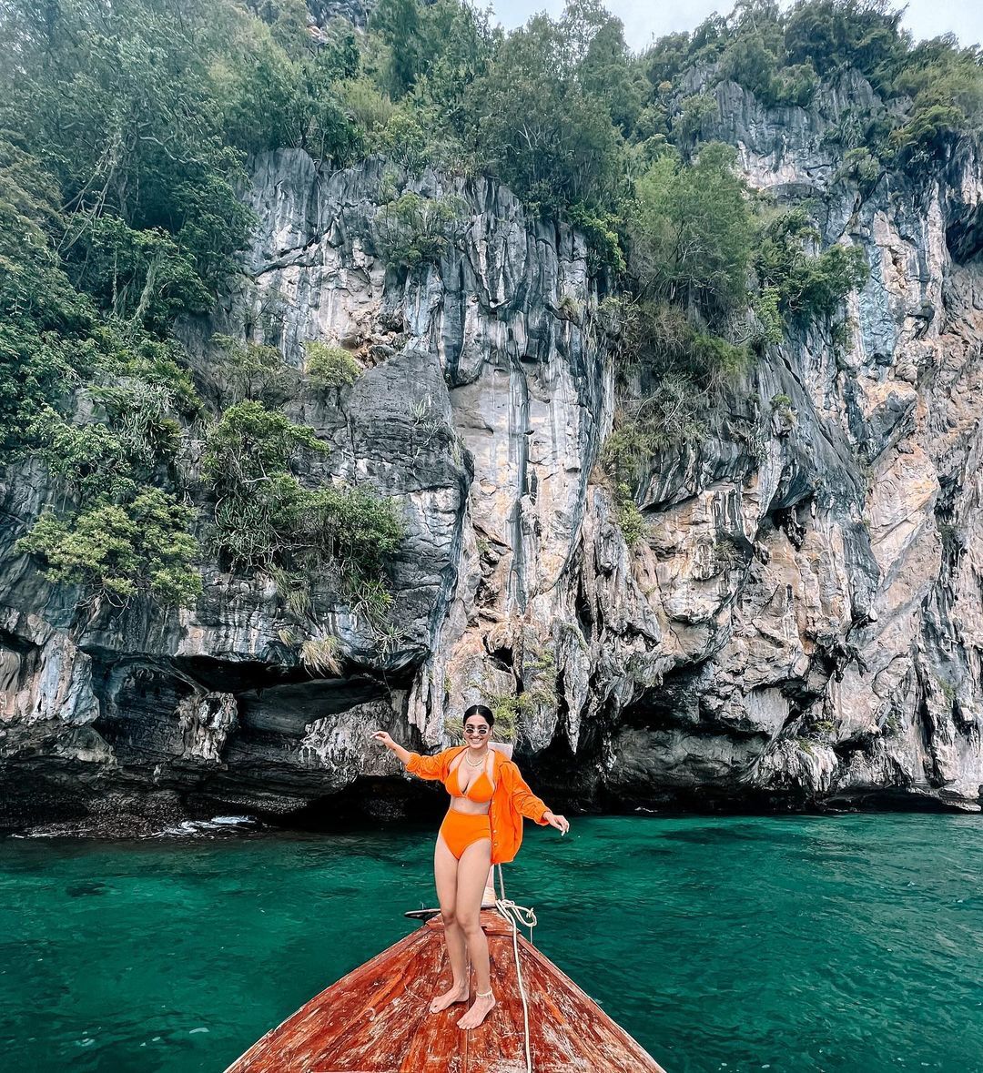   ടൂ ഹോട്ട്.. ഒടുക്കത്തെ ലുക്കും...തായ്ലാന്റിൽ സാനിയ ഇയ്യപ്പന്റെ ആറാട്ട്..വൈറലായി ഫോട്ടോകൾ