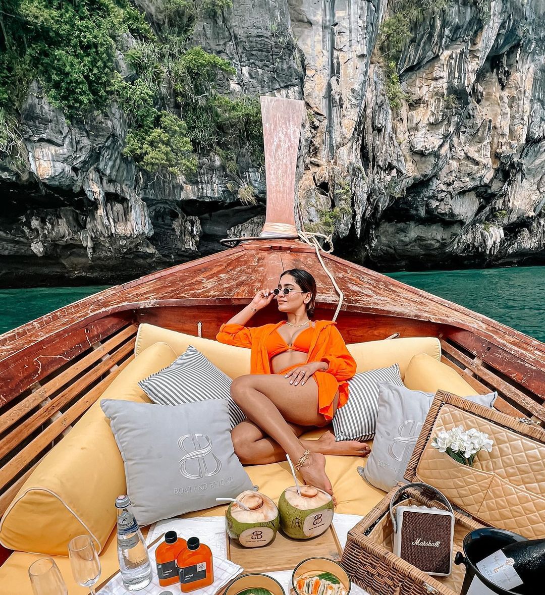   ടൂ ഹോട്ട്.. ഒടുക്കത്തെ ലുക്കും...തായ്ലാന്റിൽ സാനിയ ഇയ്യപ്പന്റെ ആറാട്ട്..വൈറലായി ഫോട്ടോകൾ