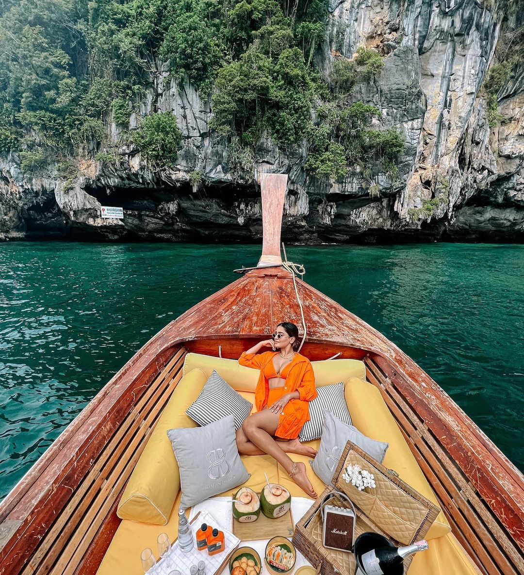   ടൂ ഹോട്ട്.. ഒടുക്കത്തെ ലുക്കും...തായ്ലാന്റിൽ സാനിയ ഇയ്യപ്പന്റെ ആറാട്ട്..വൈറലായി ഫോട്ടോകൾ