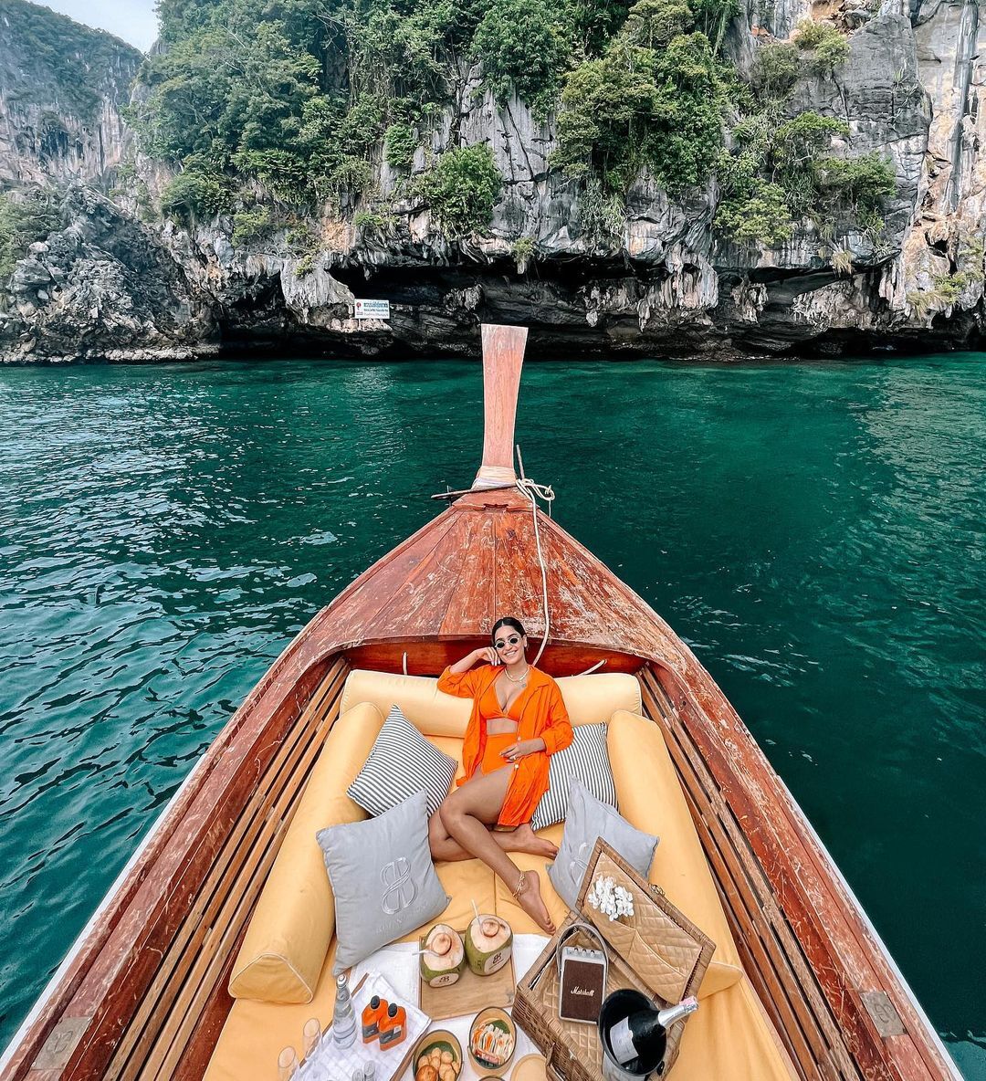   ടൂ ഹോട്ട്.. ഒടുക്കത്തെ ലുക്കും...തായ്ലാന്റിൽ സാനിയ ഇയ്യപ്പന്റെ ആറാട്ട്..വൈറലായി ഫോട്ടോകൾ