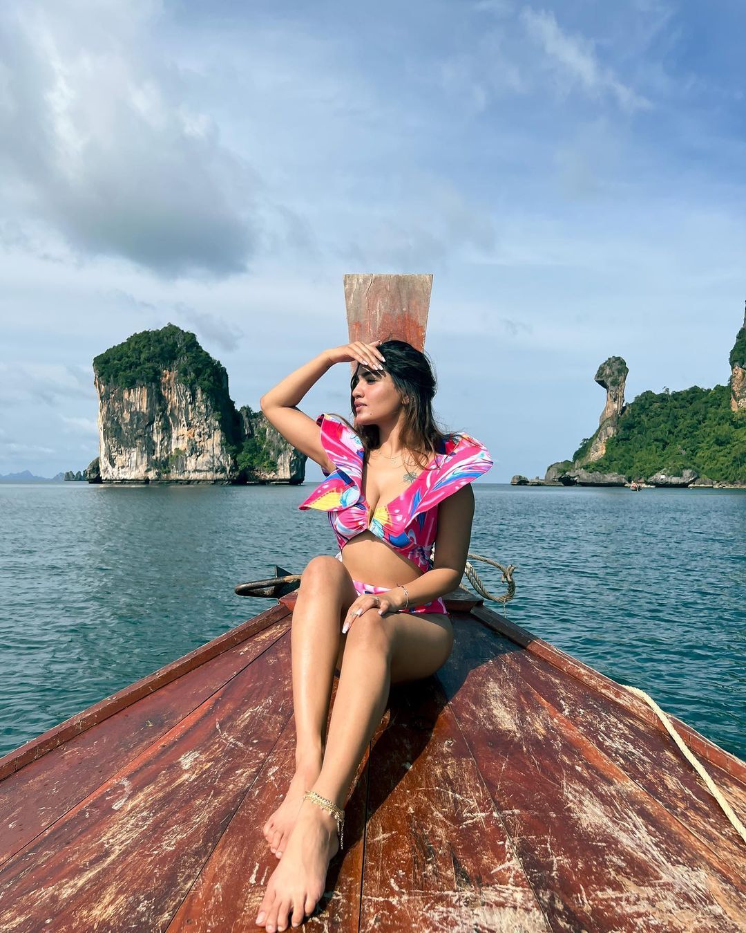   ടൂ ഹോട്ട്.. ഒടുക്കത്തെ ലുക്കും...തായ്ലാന്റിൽ സാനിയ ഇയ്യപ്പന്റെ ആറാട്ട്..വൈറലായി ഫോട്ടോകൾ