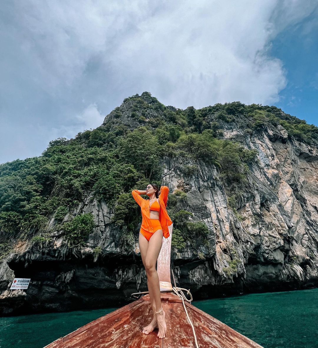   ടൂ ഹോട്ട്.. ഒടുക്കത്തെ ലുക്കും...തായ്ലാന്റിൽ സാനിയ ഇയ്യപ്പന്റെ ആറാട്ട്..വൈറലായി ഫോട്ടോകൾ