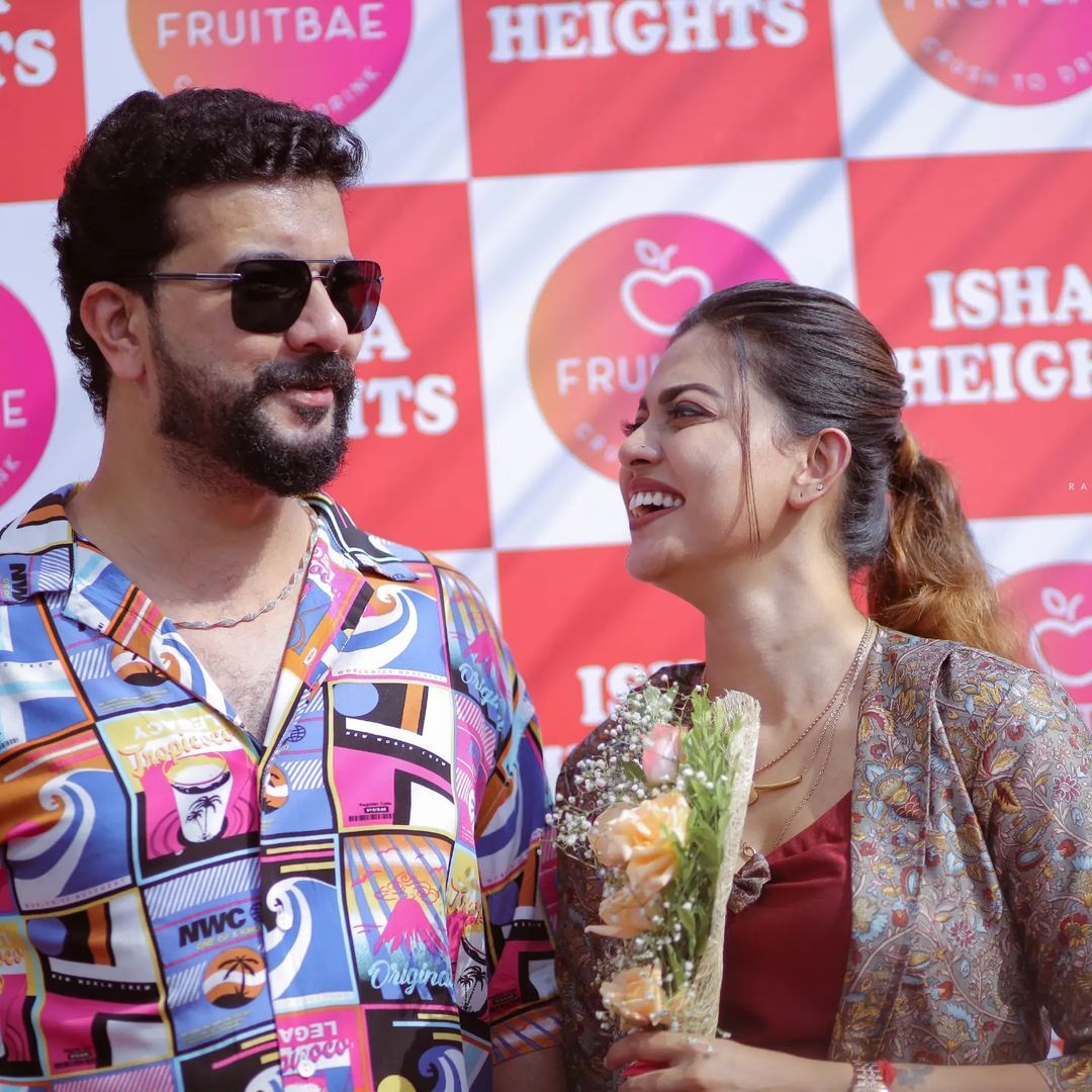 ഹൊ.. ഈ പിഷുവിനറെ ഒരു കണ്ണാടിയും കോമഡിയും: ചിരിച്ച് ഊപ്പാടിളകി അനുശ്രീ