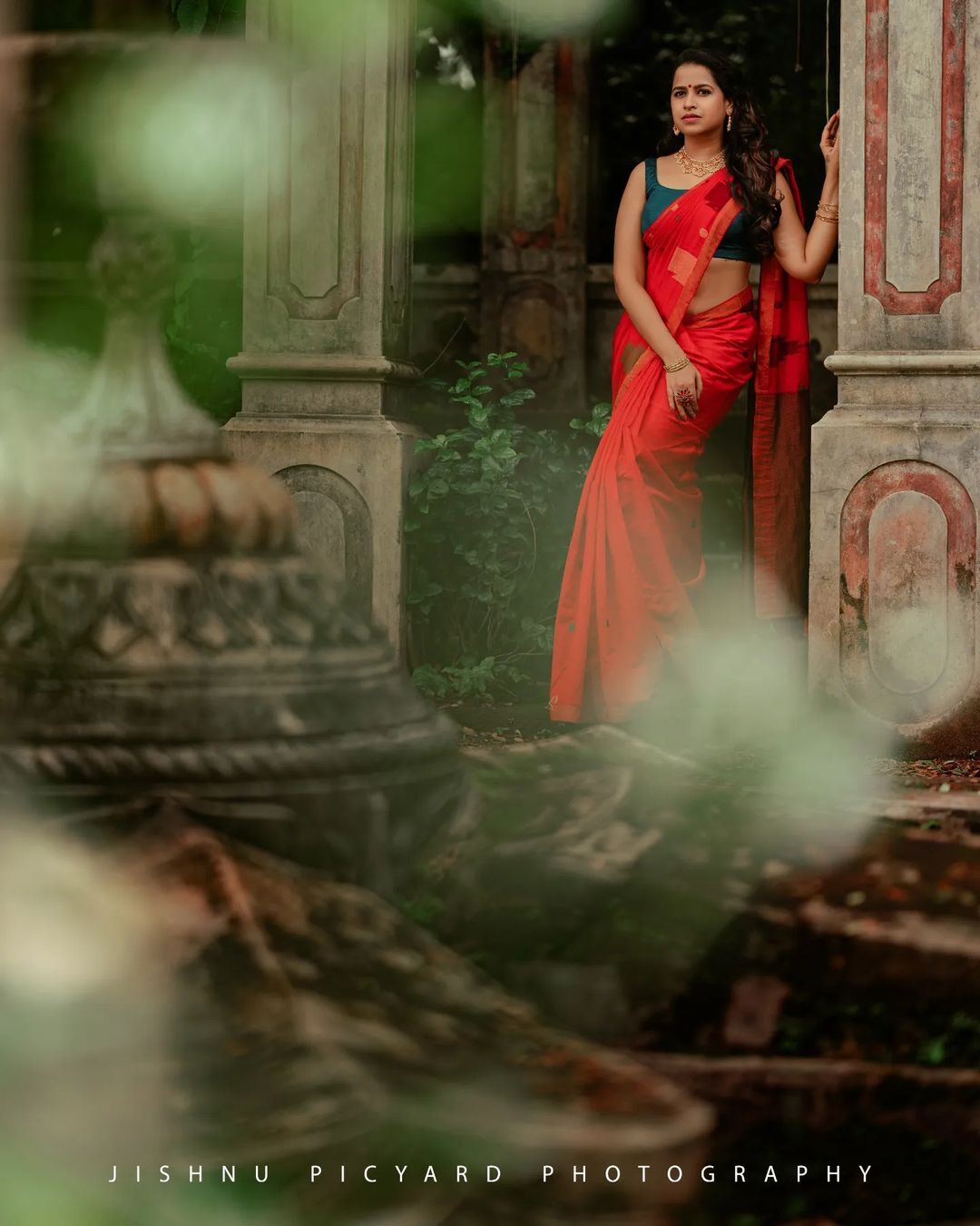 ഒരു രക്ഷയുമില്ല...സാരിയിലെ സുന്ദരിയെന്നാൽ സാധിക എന്ന് പറയേണ്ടി വരുമോ?വൈറലായി നടിയുടെ ചിത്രങ്ങൾ 