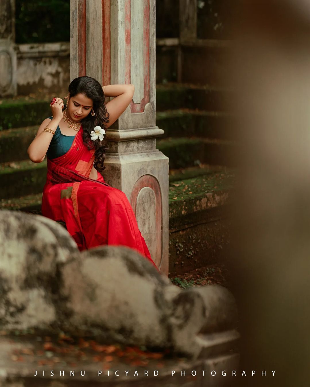 ഒരു രക്ഷയുമില്ല...സാരിയിലെ സുന്ദരിയെന്നാൽ സാധിക എന്ന് പറയേണ്ടി വരുമോ?വൈറലായി നടിയുടെ ചിത്രങ്ങൾ 