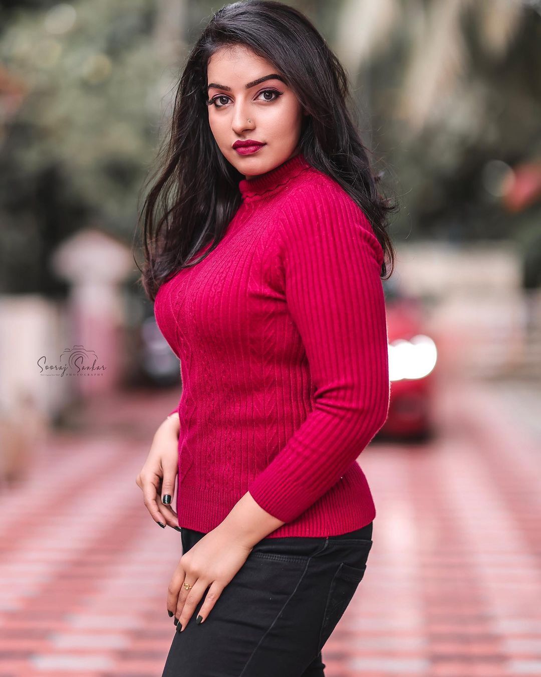  'കൊല്ലുന്ന നോട്ടം'..ഓരോ ക്ലിക്കിലും മാളവിക വൻ ലുക്ക്..ഏത് വസ്ത്രവും ചേരുന്ന മാജിക്ക് എന്താണെന്ന് ആരാധകർ