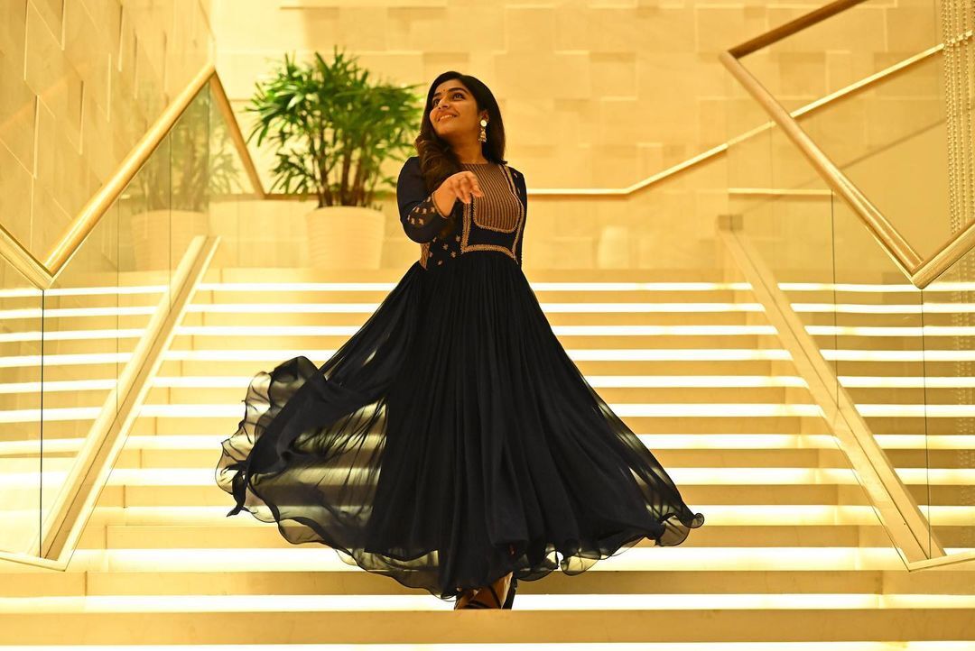 ഇത് താന്‍ഡാ ഏന്‍  സ്റ്റൈല്‍: ഇത് തെലങ്കിനായുള്ള പുത്തന്‍ ലുക്ക്, രജിഷയുടെ പുതിയ ചിത്രം വൈറലാവുന്നു