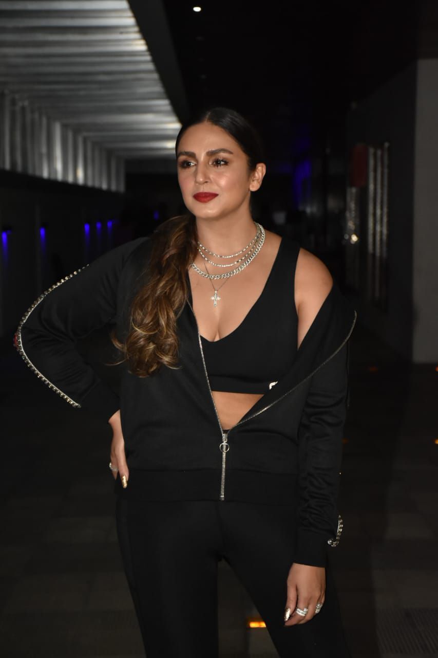 जन्मदिन पर ब्लैक स्पोर्ट्स ब्रा में नजर आईं हुमा कुरैशी, फैंस ने की जमकर तारीफ