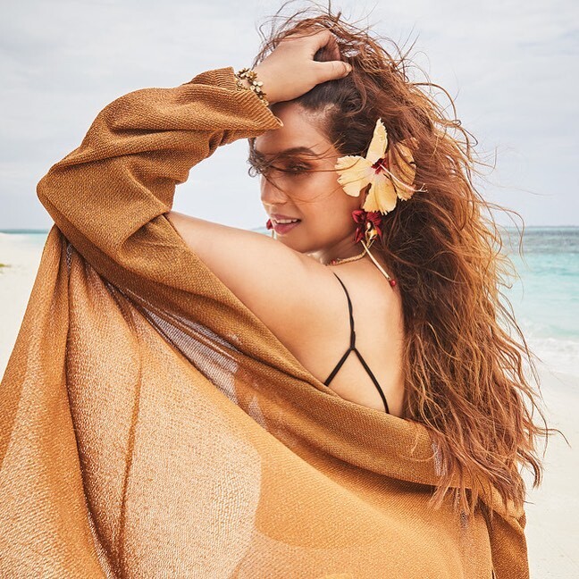 जन्मदिन पर ब्लैक स्पोर्ट्स ब्रा में नजर आईं हुमा कुरैशी, फैंस ने की जमकर तारीफ