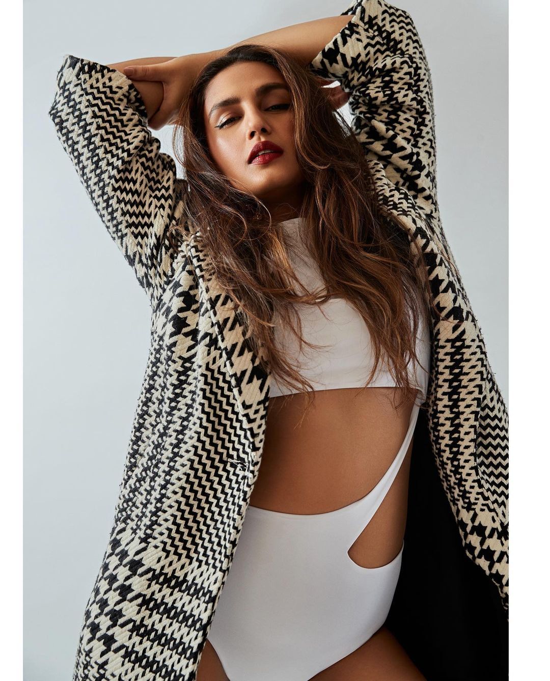 जन्मदिन पर ब्लैक स्पोर्ट्स ब्रा में नजर आईं हुमा कुरैशी, फैंस ने की जमकर तारीफ