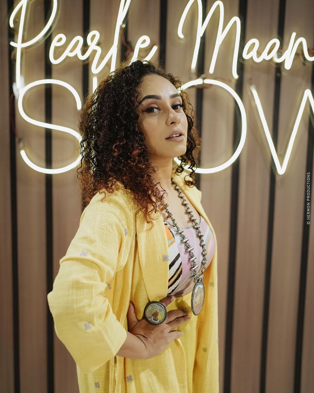  ഇത് പേളി മാണി ഷോ; എന്നാലും ഇതെന്തൊരു മാലയാണ് പേളീ.., വൈറലായി പുതിയ ചിത്രങ്ങള്‍