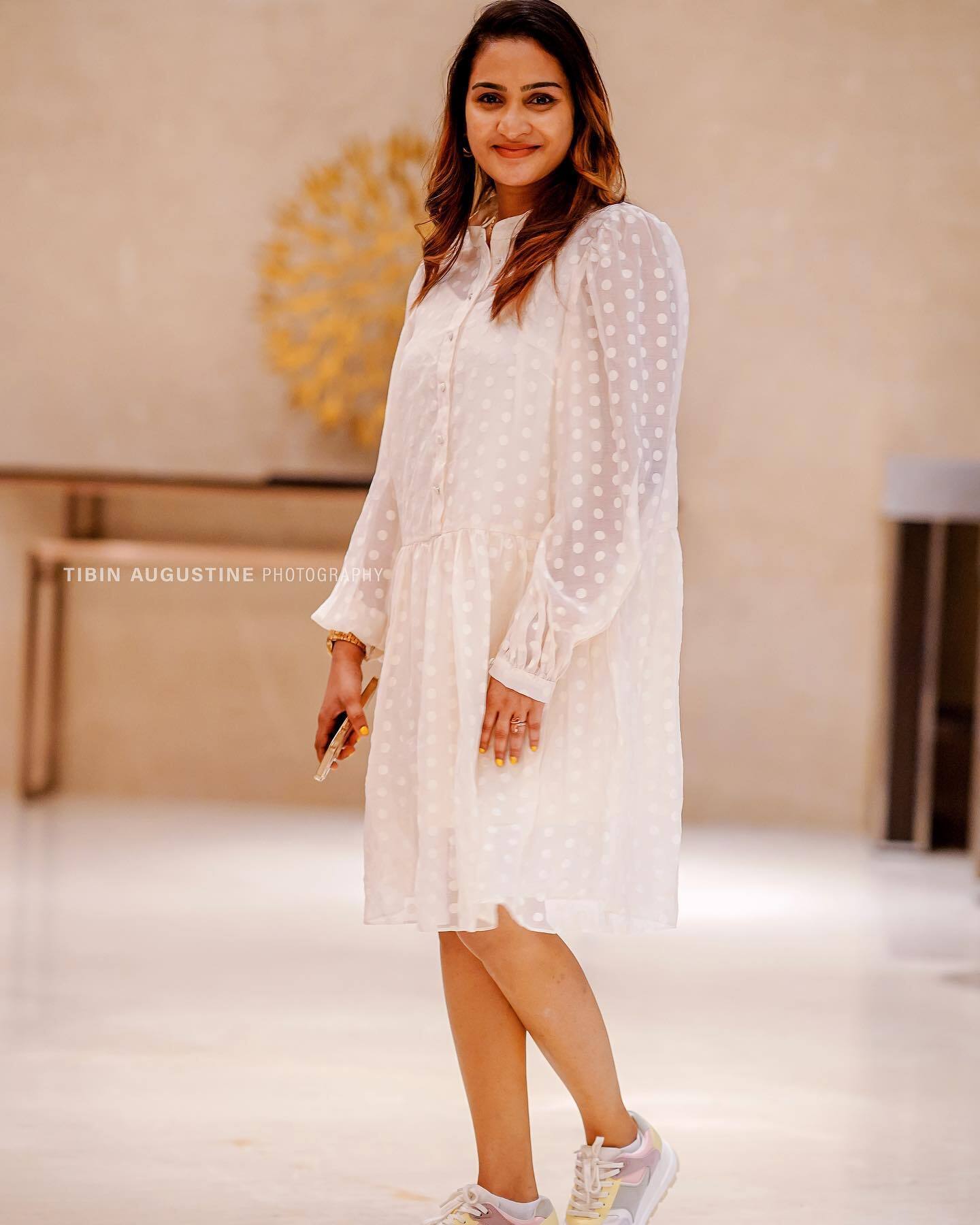 ചിരിയും ക്യൂട്ട്‌നെസും വിട്ടൊരു കളിയില്ല...ഇത് കലക്കിയല്ലോ അദിതി..