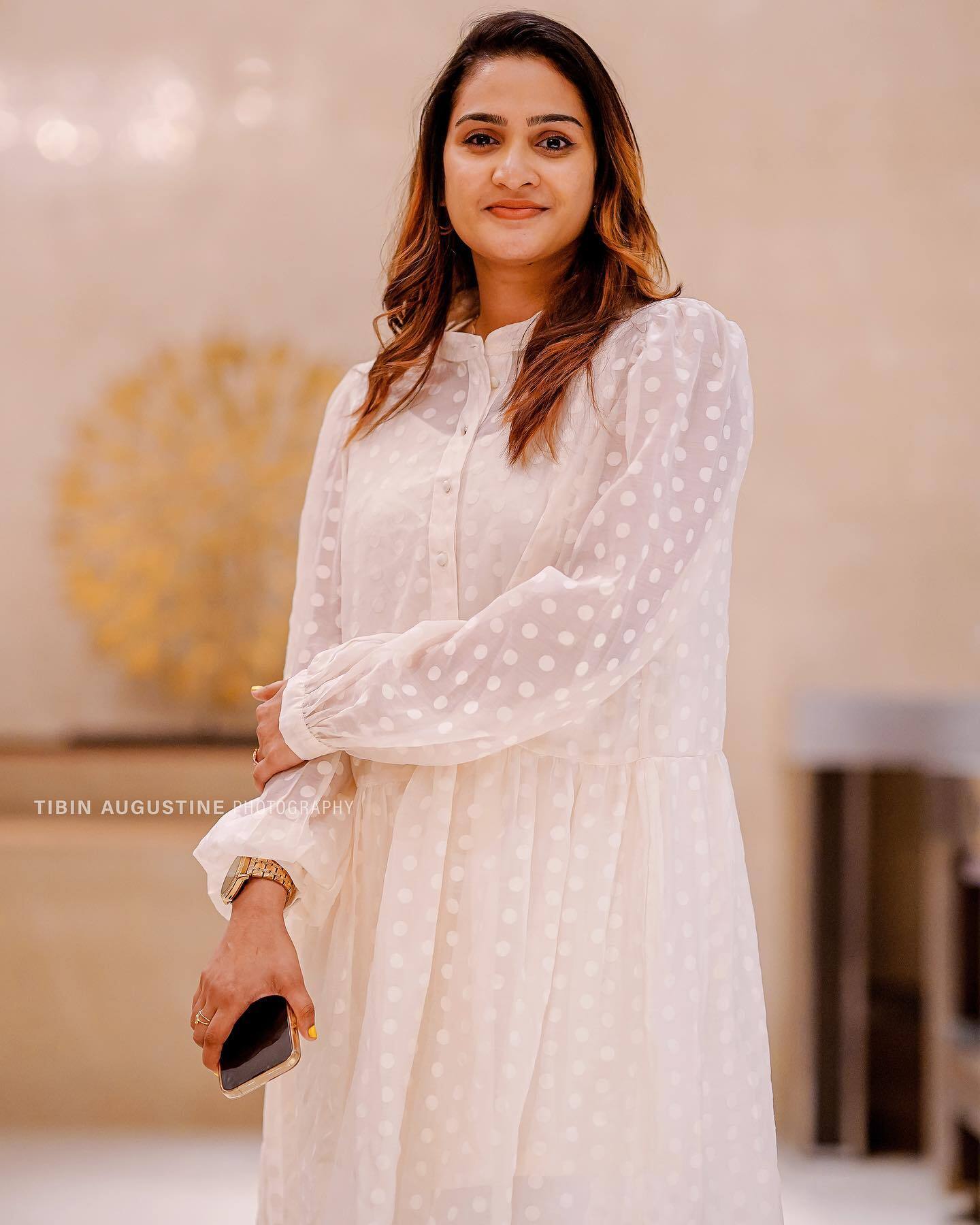 ചിരിയും ക്യൂട്ട്‌നെസും വിട്ടൊരു കളിയില്ല...ഇത് കലക്കിയല്ലോ അദിതി..