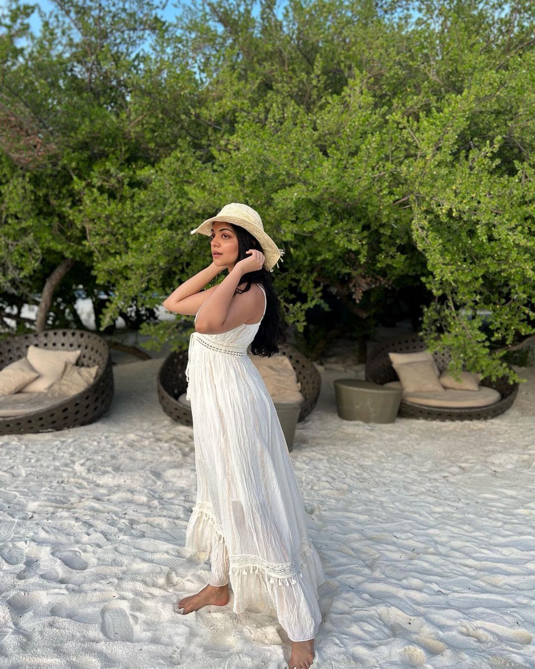 മാൽദ്വീവ്സ് ചിത്രങ്ങൾ അവസാനിക്കുന്നില്ല: അടിപൊളി ലുക്കിൽ അഹാന, വൈറൽ ചിത്രങ്ങൾ