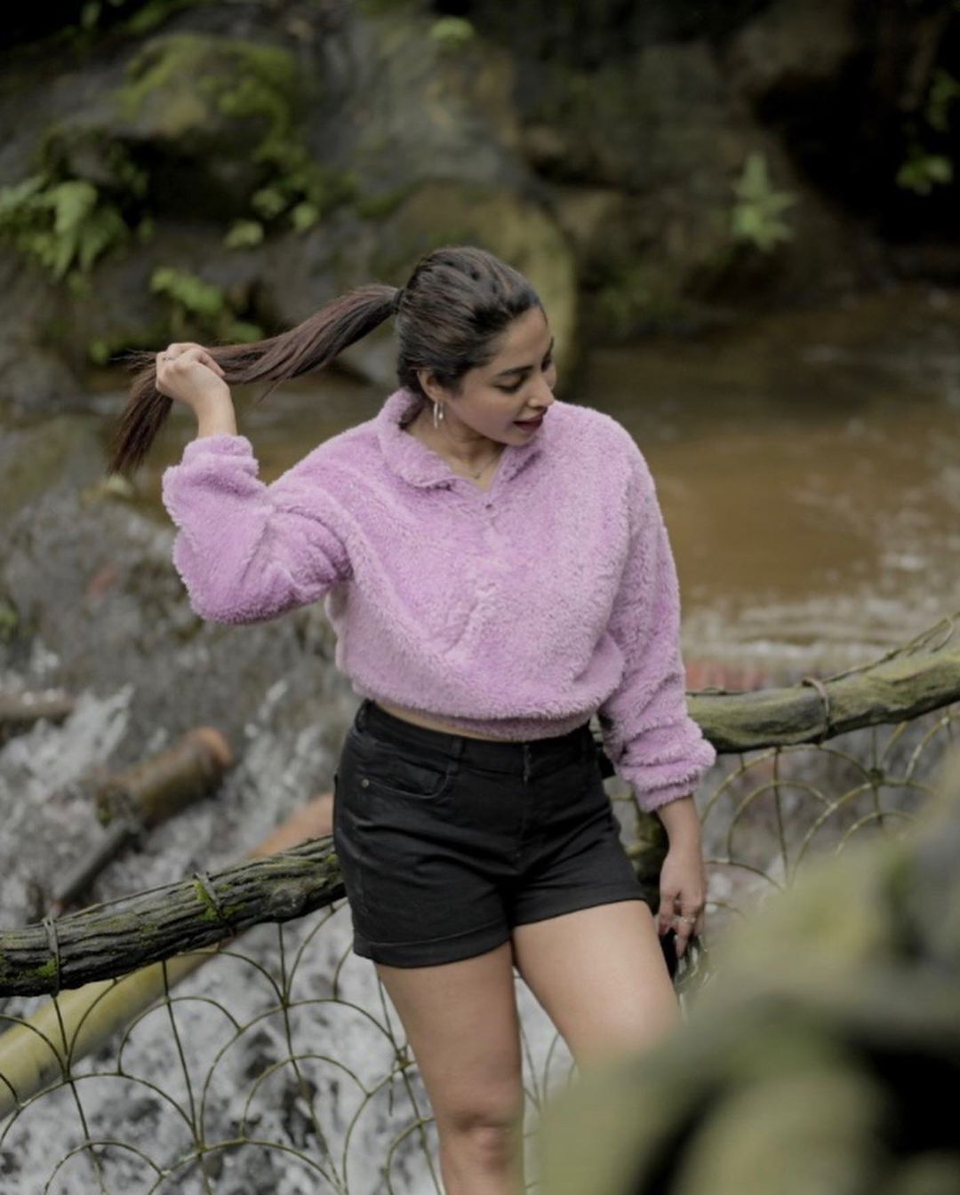 മൗഗ്ലി...വൈബിംഗ് ഇന്‍ മൂന്നാര്‍..; അമേയ..പൊളി ലുക്കില്‍, ഞെട്ടി ആരാധകര്‍ 